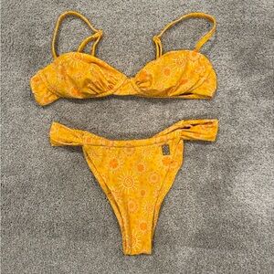 Blackbough Giana Ruched Cheeky Bottoms Mimosa Yellow Bikini Top Set Size Small